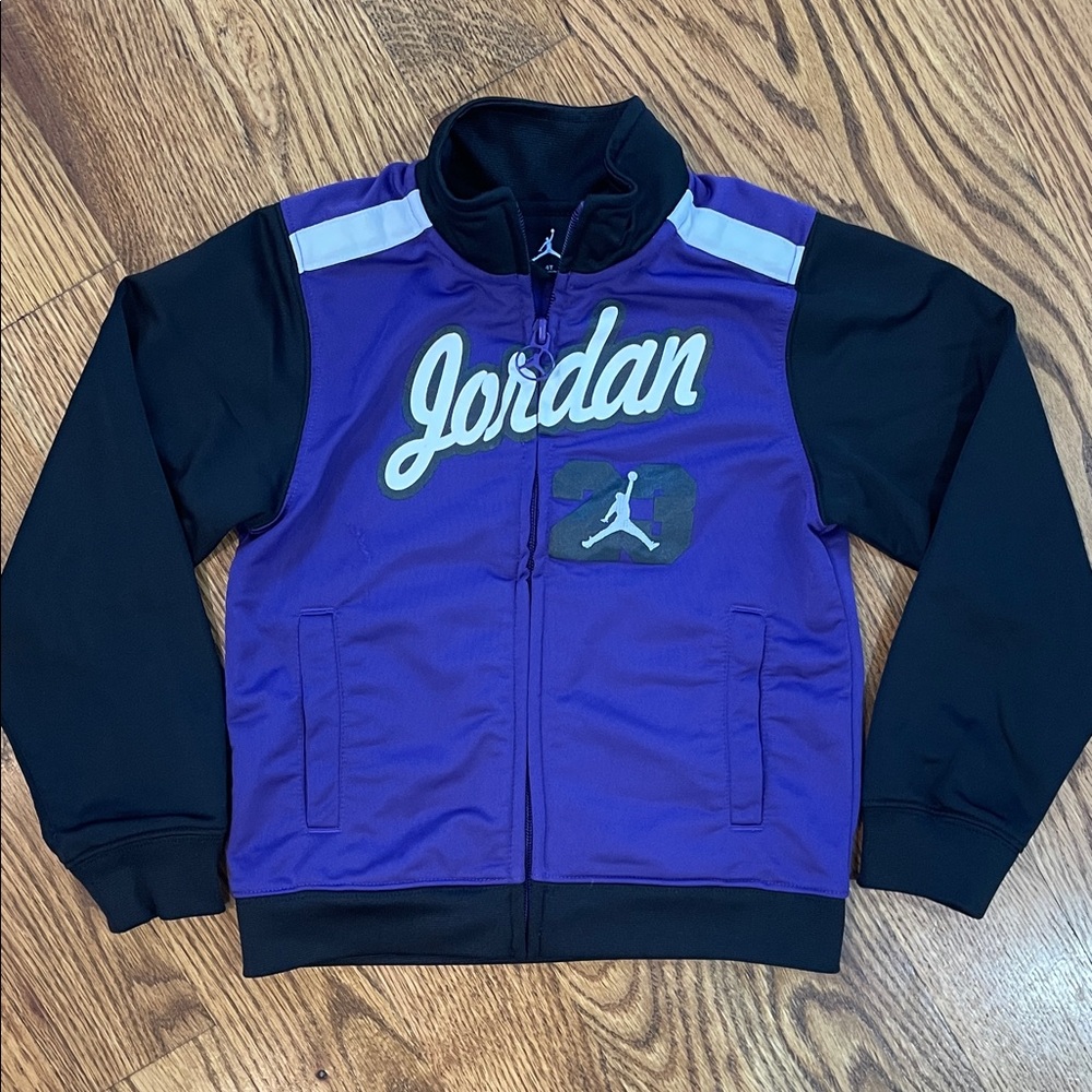 Girl’s Jordan Dri-Fit Zip Up Jacket/Coat. Size 4T. Excellent Condition.